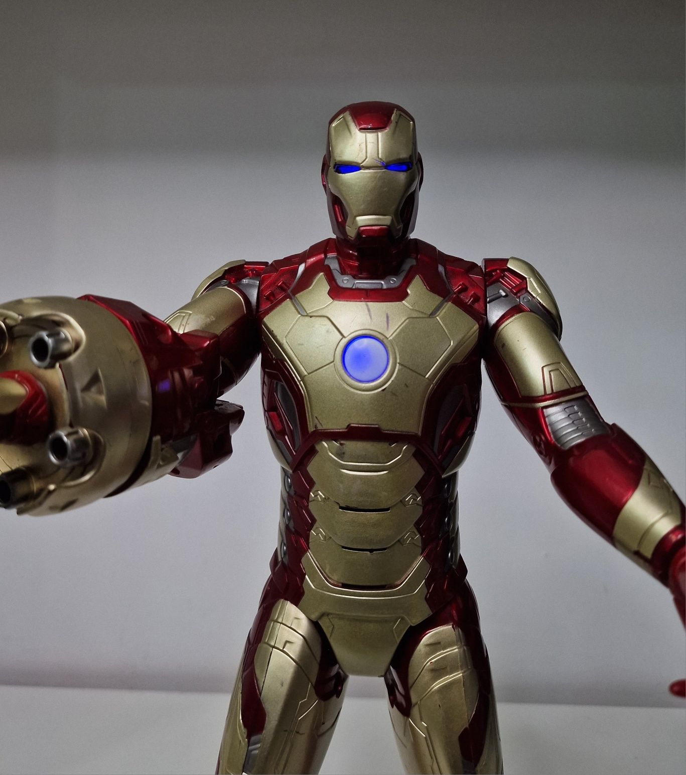 Figurina mare interactiva Marvel Iron Man