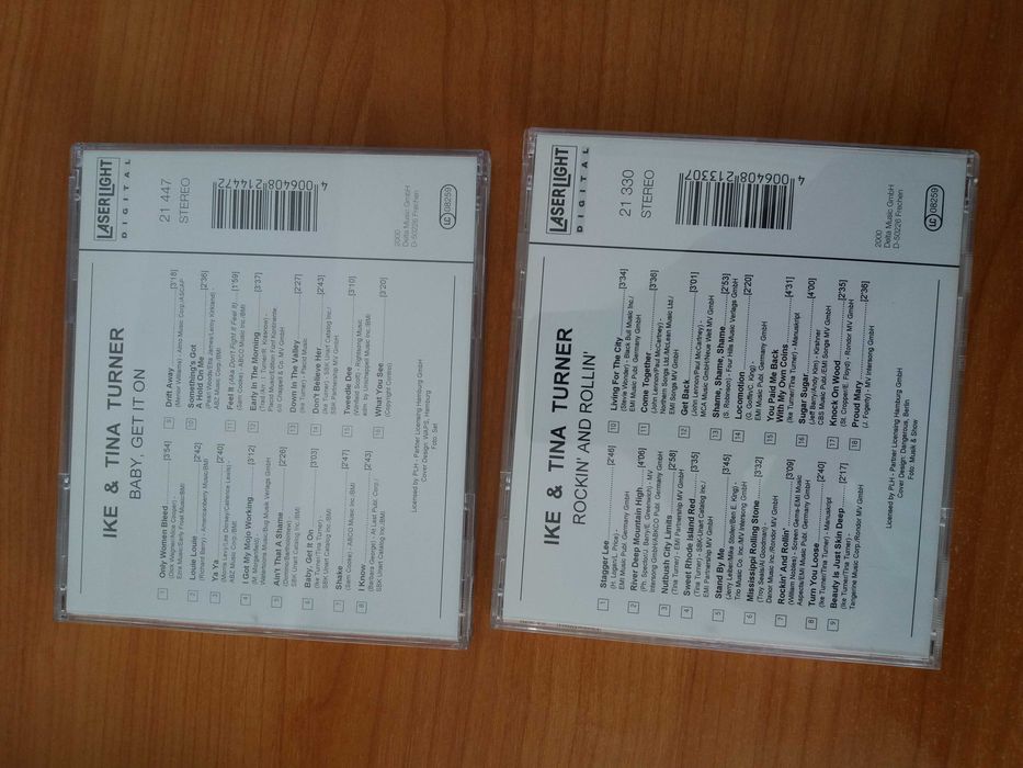 Vand o colectie de doua albume rock ale trupei Ike & Tina Turner