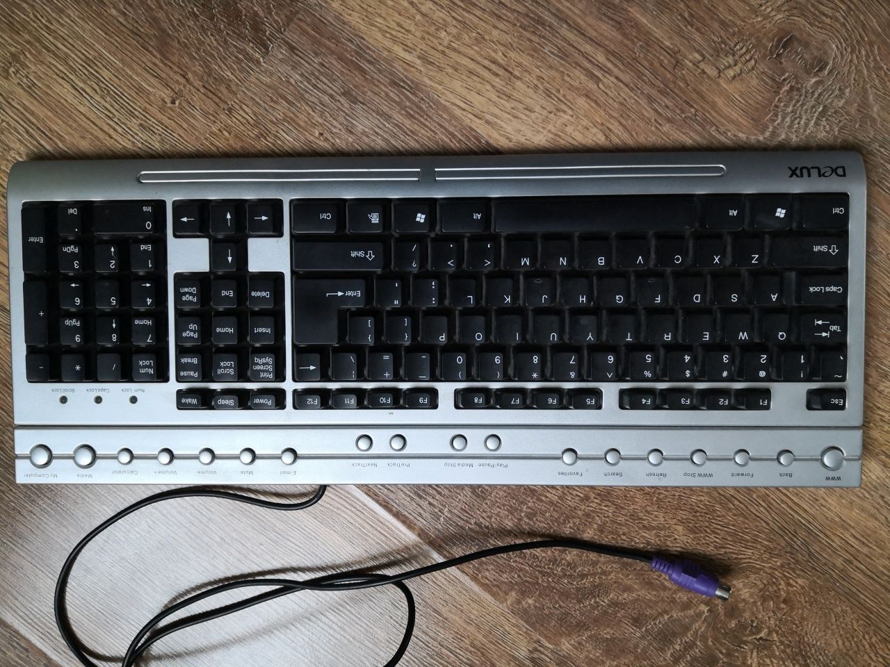 Tastatura și mouse (2 bucati), cu cablu.