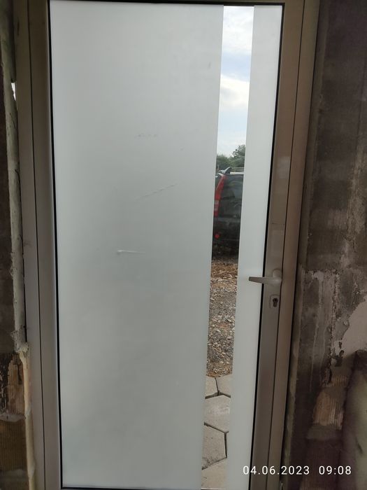 Алуминиева врата с каса и стъклопакет