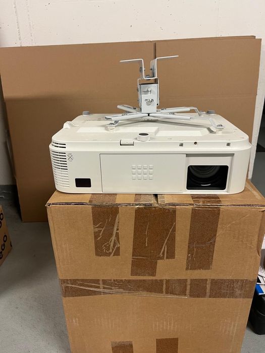 Vand Proiector NEC M403H Full HD +Ecran Proiector Elite Screens