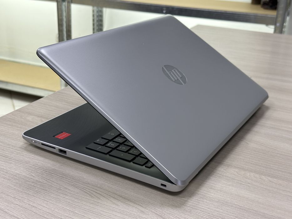 Ноутбук HP в идеале / AMD A10-9gen / SSD 256g / 8gb DDR4 / R7 M340