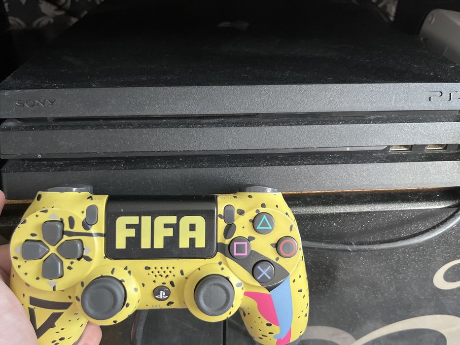 Пс 4 про с 1 джостиком игры на фото в комплекте