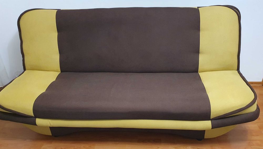 Canapea extensibilă cu două fotolii marca STAER an fabricatie 2024