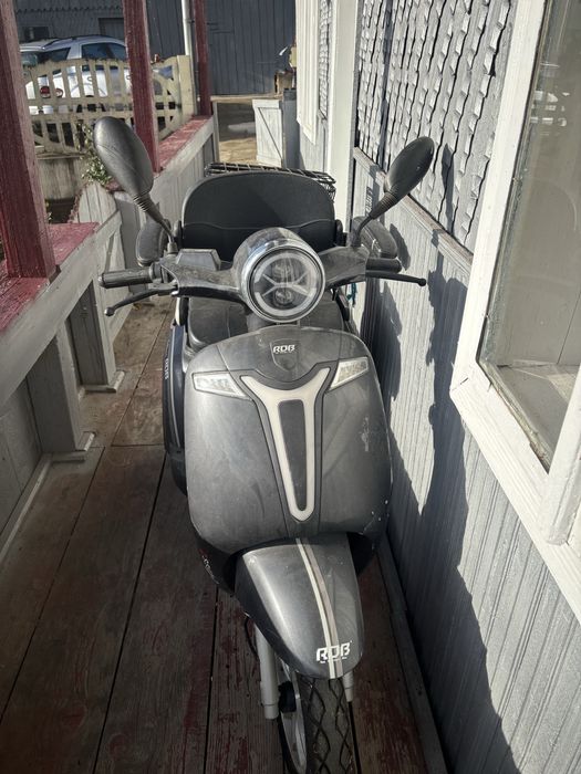 Scuter electric, modelul Luxxon E3800