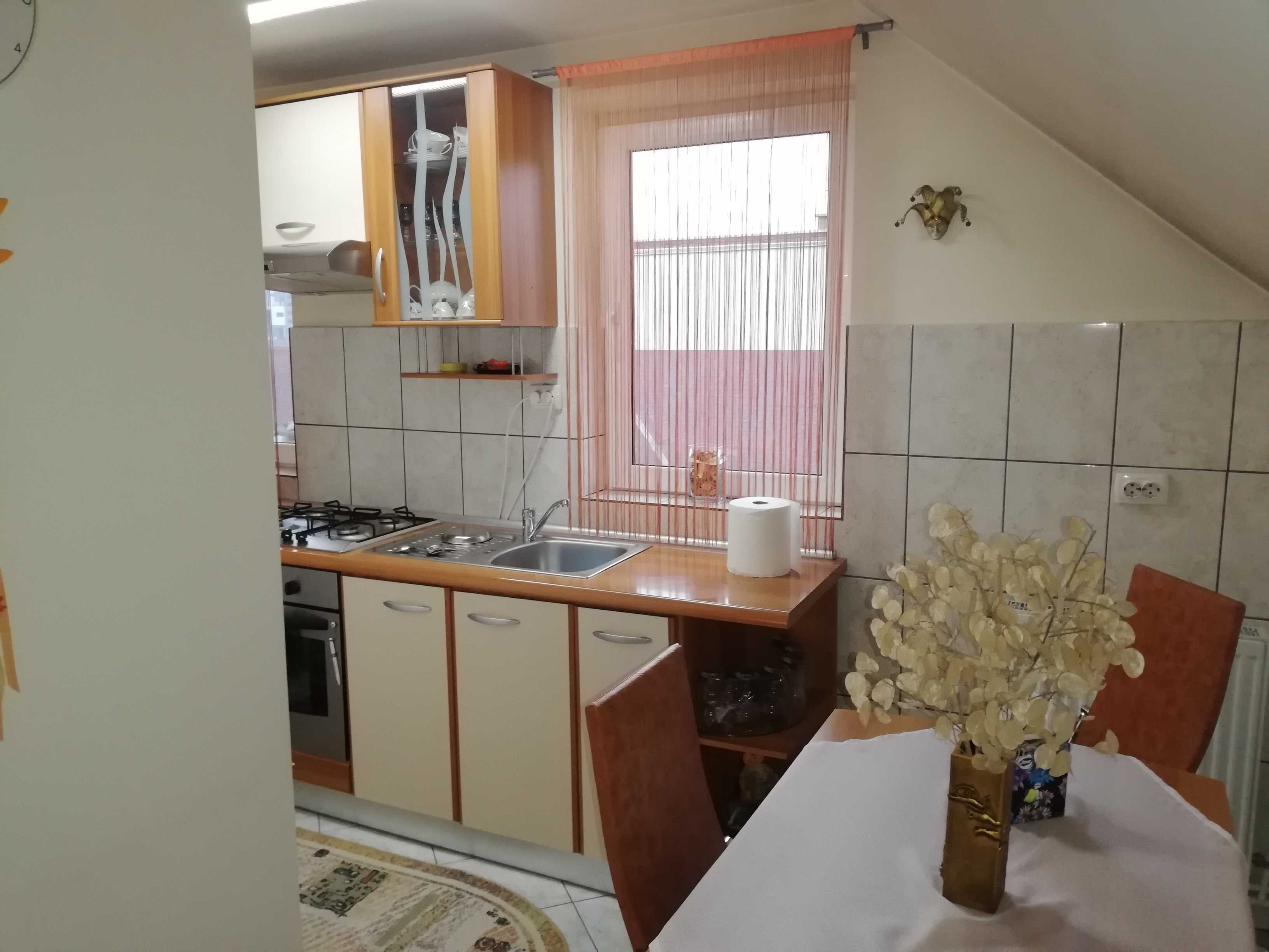 Inchiriez apartament 2 camere zona Gara Mare-Damb etaj 2 utilat