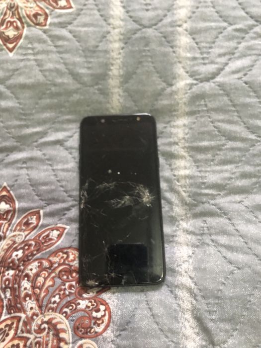 Самсунг А 6 в хорошем состояний