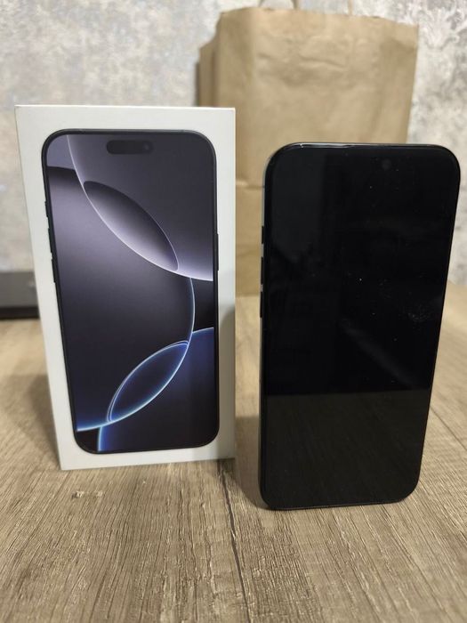 iPhone 16 Pro Max 256 ГБ Black Titanium — отличное состояние