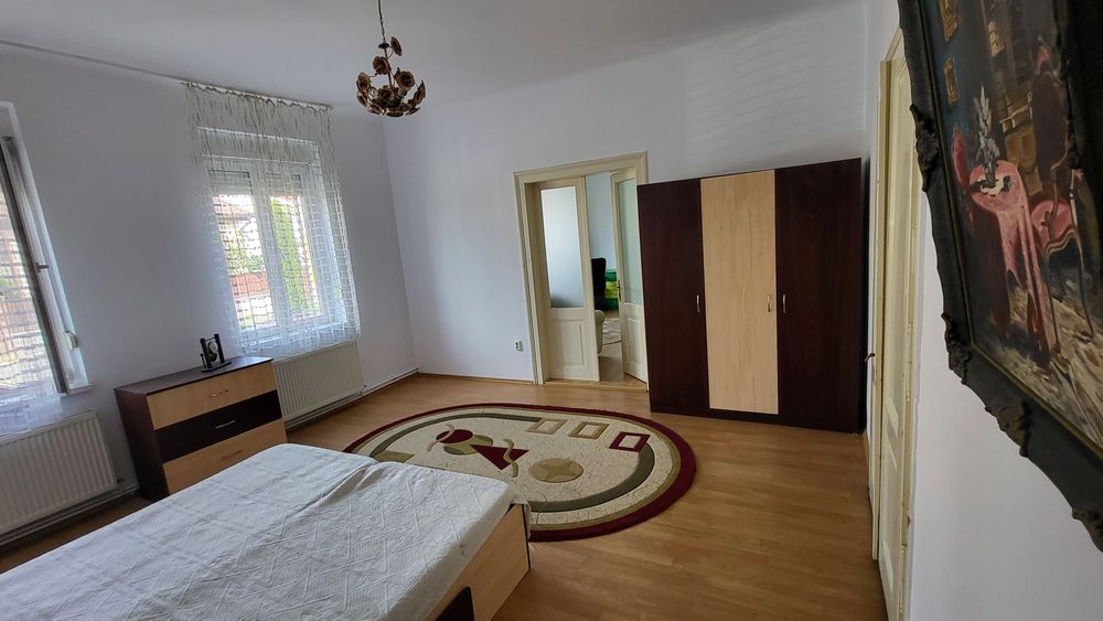 De inchiriat parter casa cu 2 camere mari, baie, bucatarie si un hol
