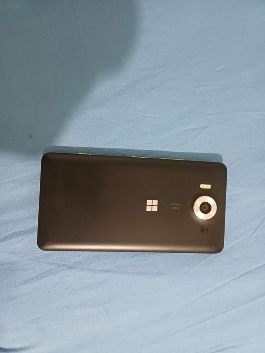 Telefon  Microsoft Lumia 950 in stare foarte buna. Are pin

#9
