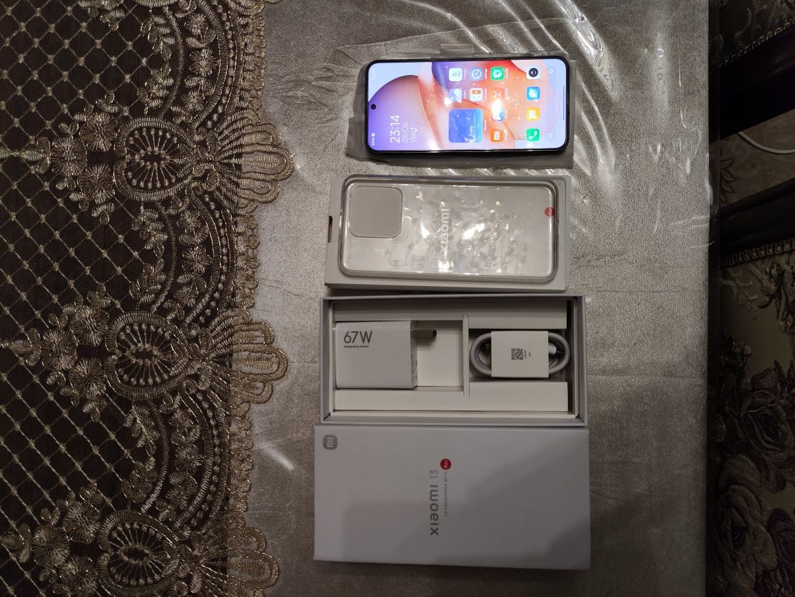 Xiaomi 13  12/256 FLAGMAN
