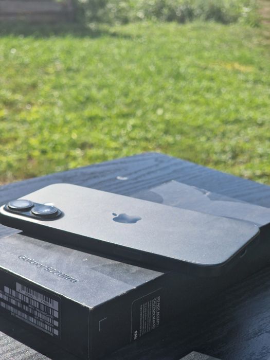 Vând iphone 16..