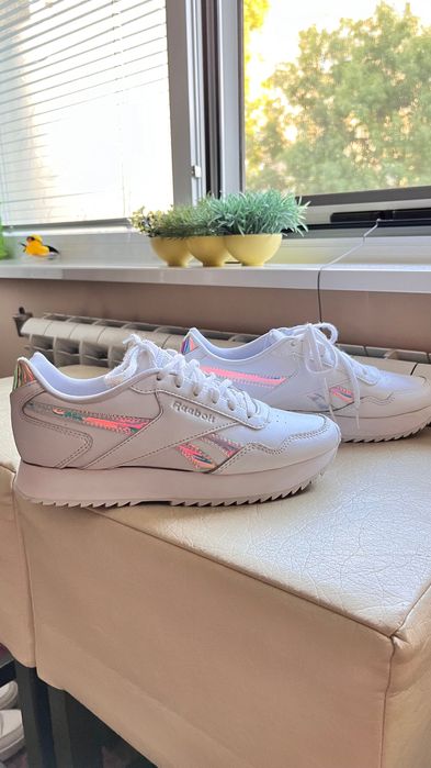 Оригинални кожени  хамелеон маратонки Reebok