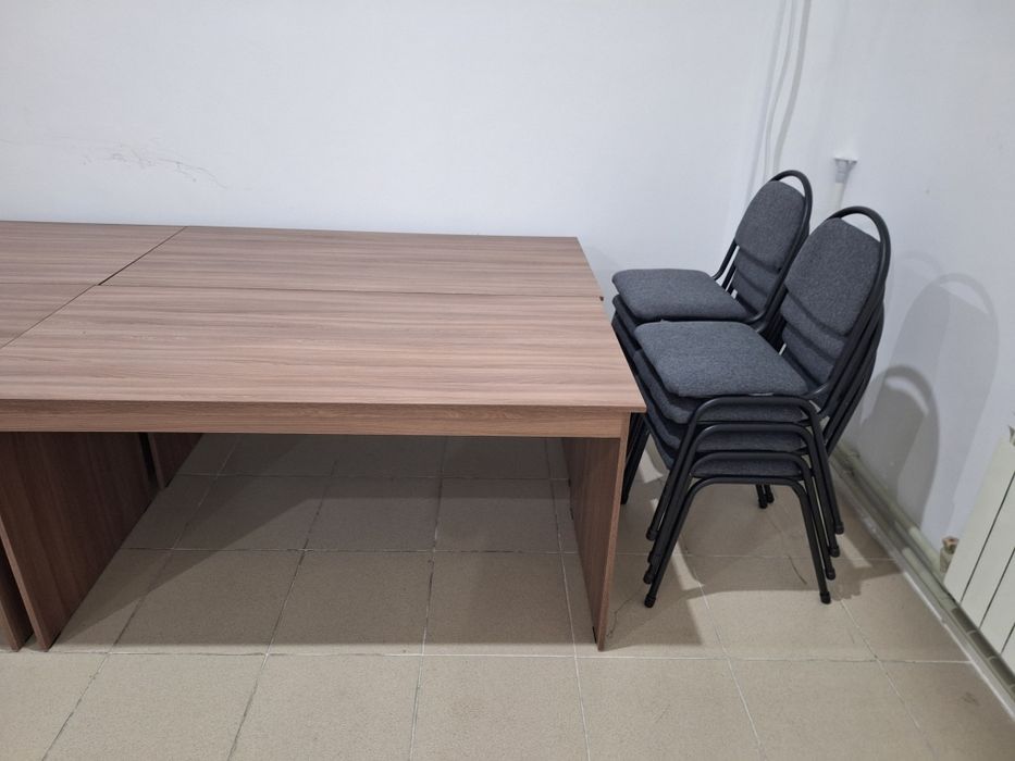 Продается стол и стулья