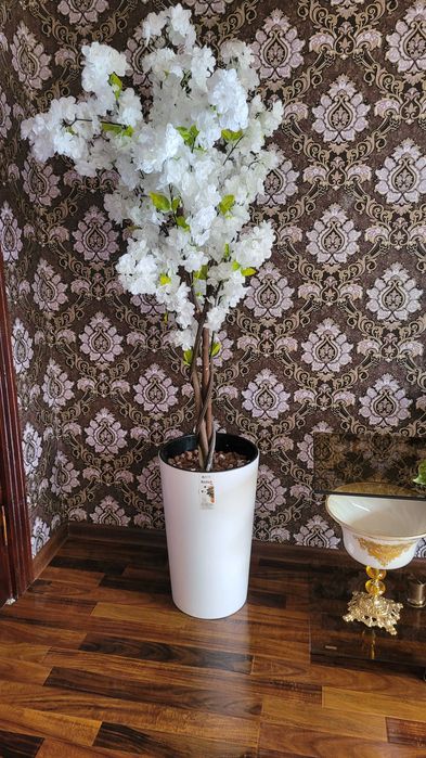 Suniy gul juda chiroyli, holati yangi