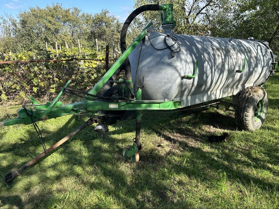 Tractor u650 , remorca basculabila , vidanjor