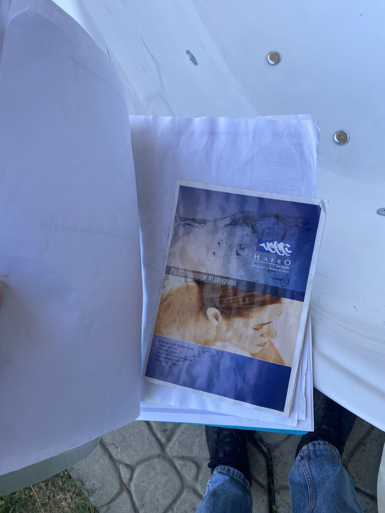 Cadă tip jacuzzi cu hidro-masaj