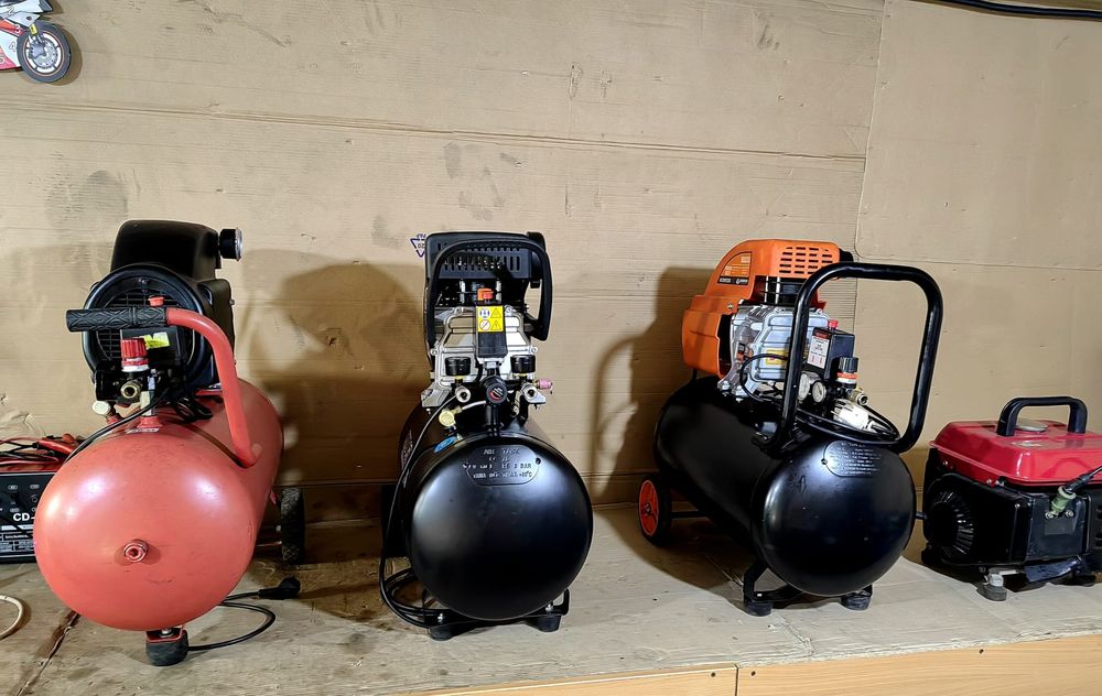 Vând compresoare de 50 și 60 de L absolut impecabile. Prețuri neg.