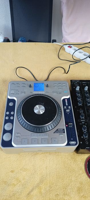 Mixer Behringer cu 2-Cdj Stanton