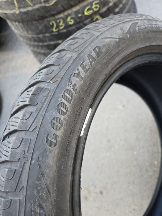 Anvelope de iarna 215-50r17 Goodyear