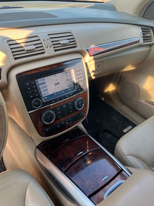 Dezmembrez mercedes r class