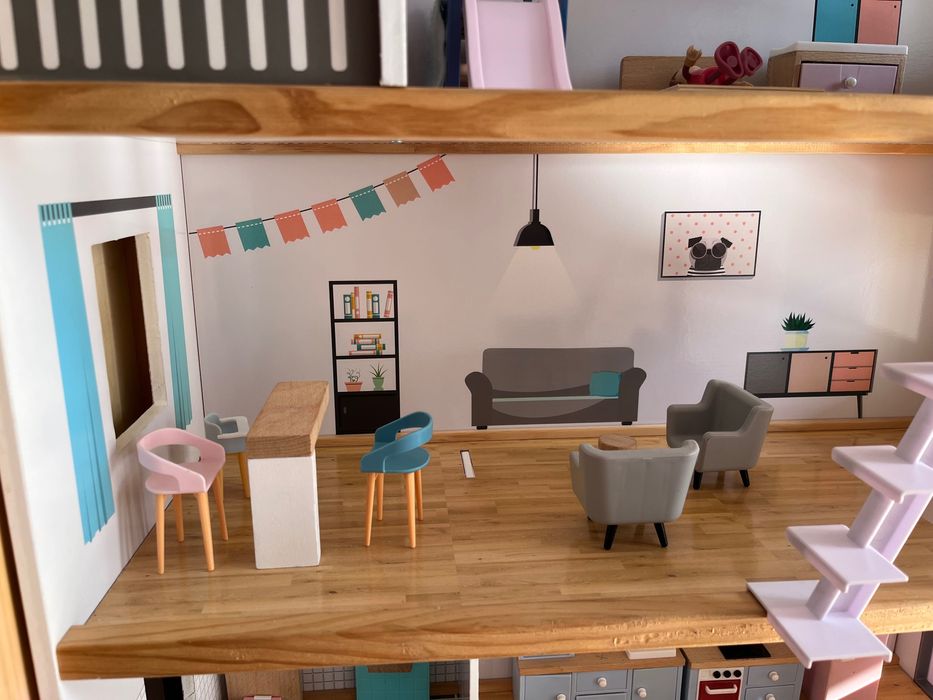 Дървена къща за кукли