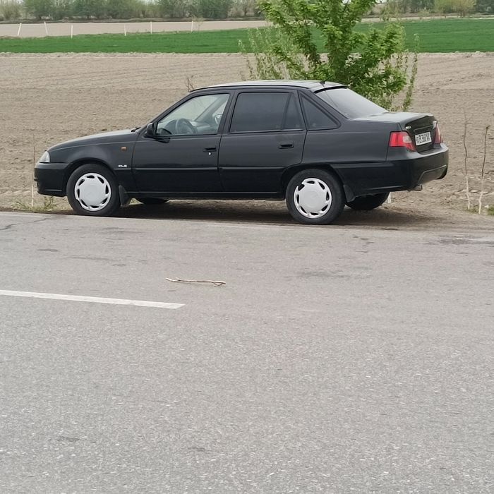 Mashina yurib turibdi