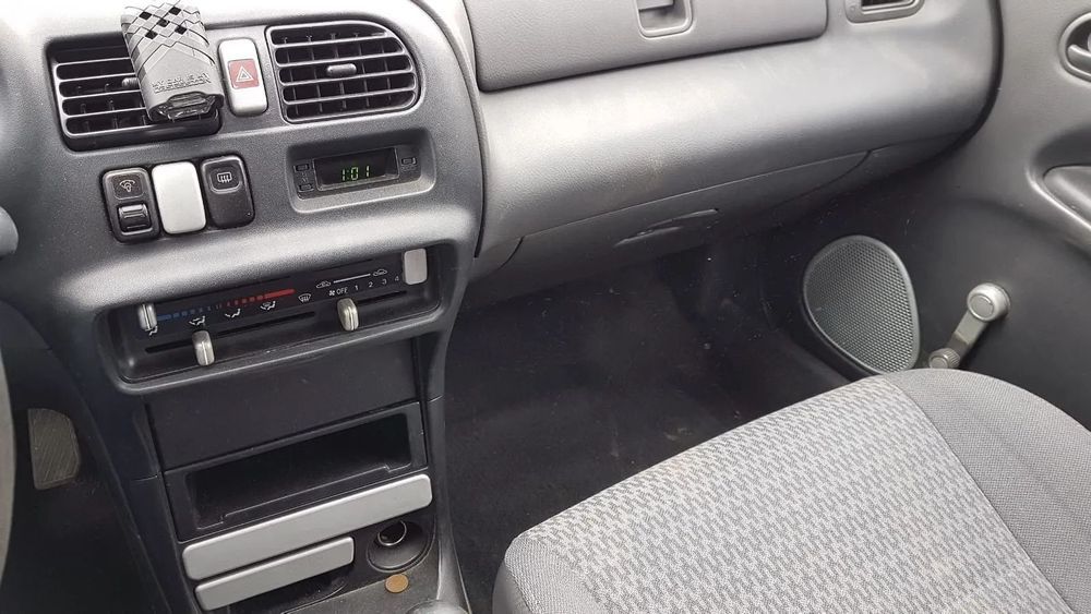 Mazda 323 C/1,3 i