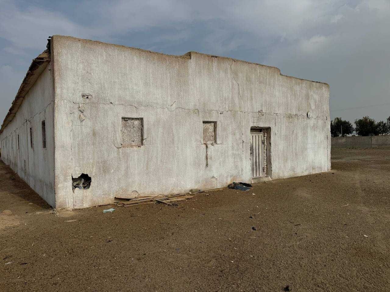 Mirishkor tumanida Molxona binosi bolib tolash sharti bilan sotiladi