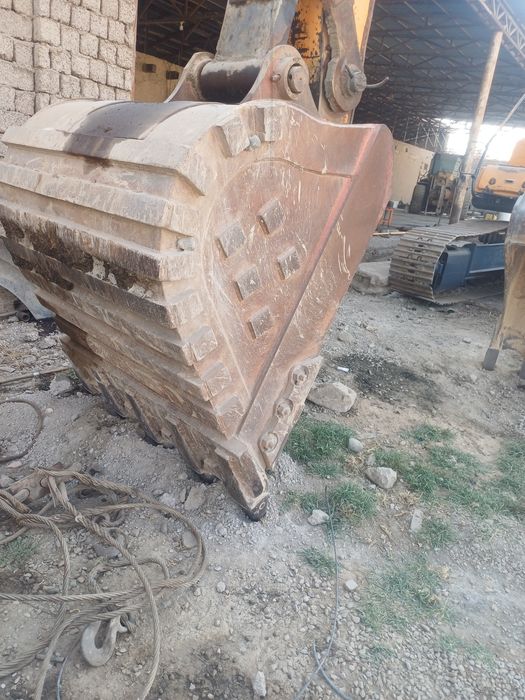 Ekskavator HYUNDAI 300 lc 2014