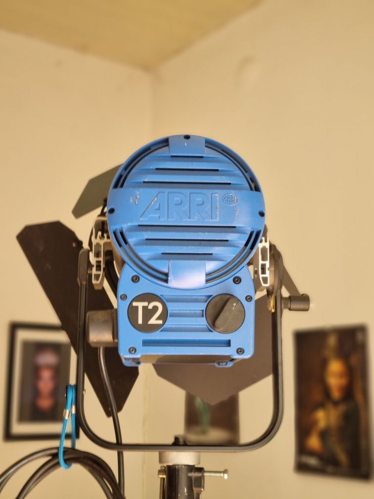 Видео осветление ARRI T2 2000W 2 броя