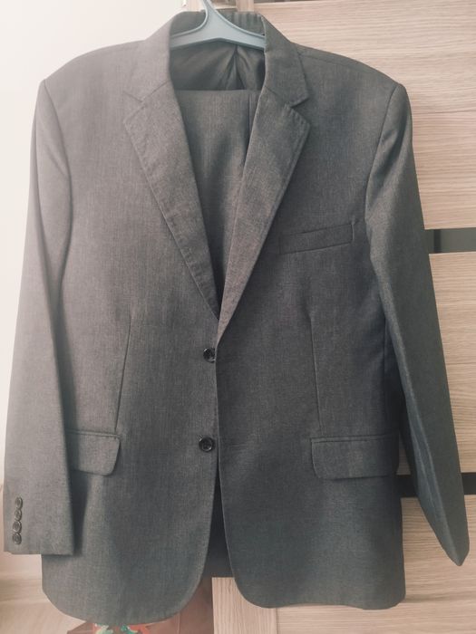 Костюм мужской новый 48 размер