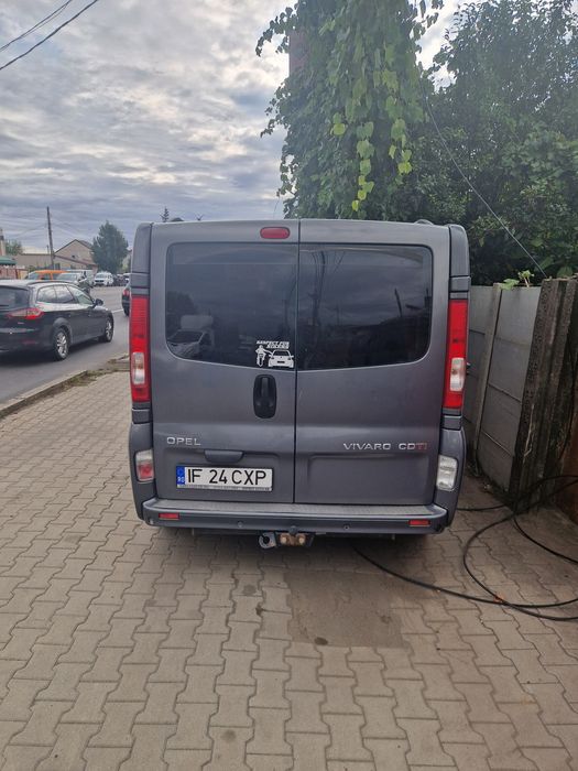 Mercedes Vito 8+1 si Opel vivaro.