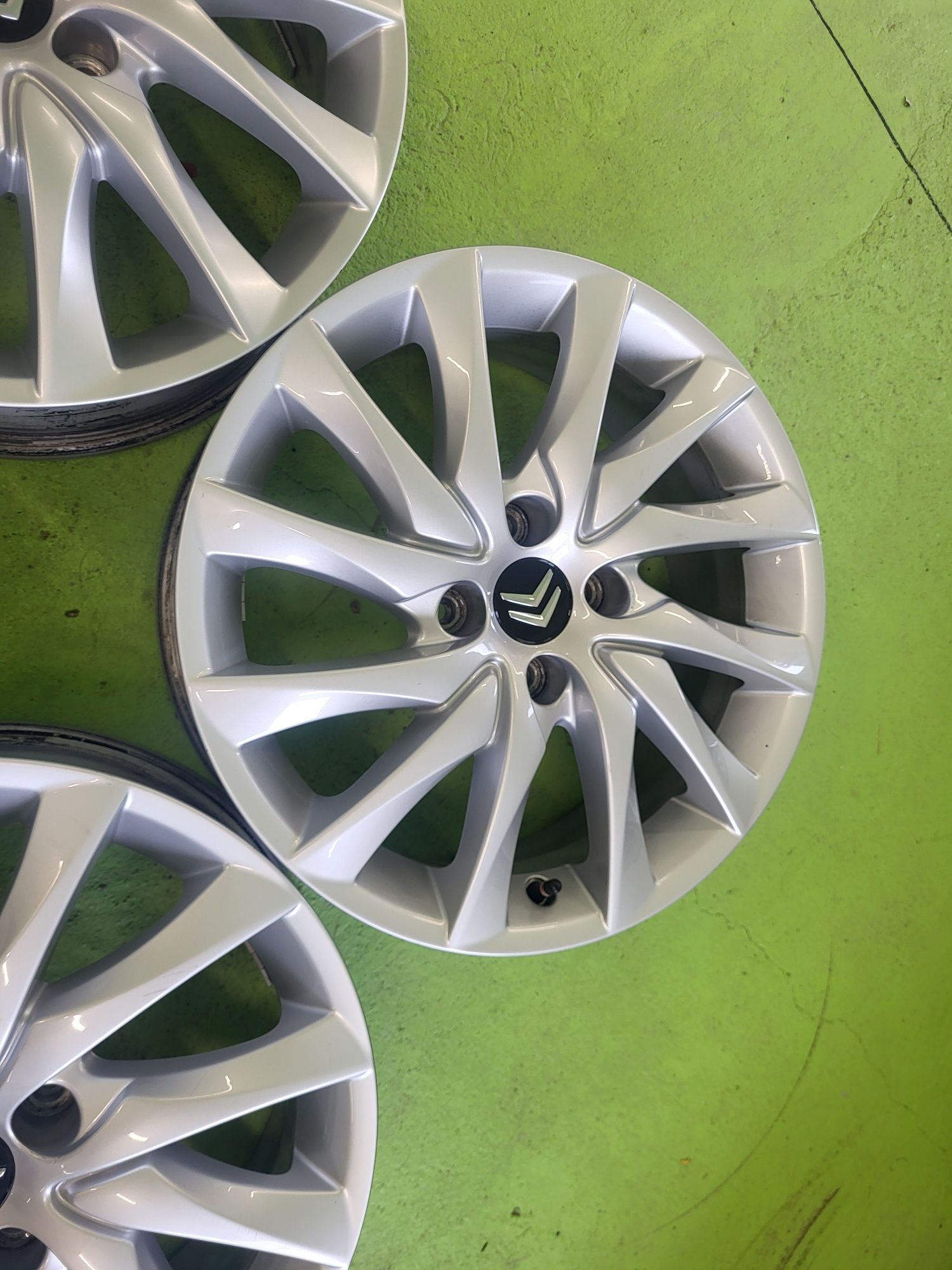 17 4x108 Citroën Peugeot лети джанти 4х108