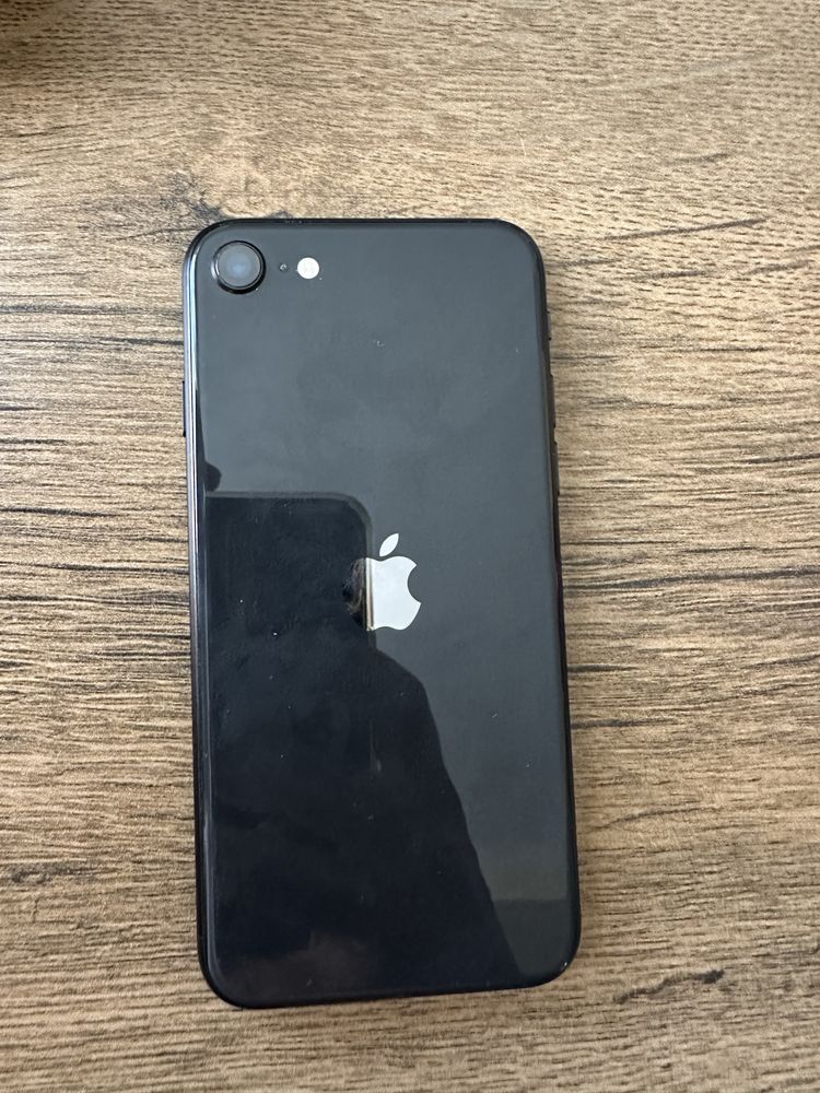 IPhone SE 64gb черен