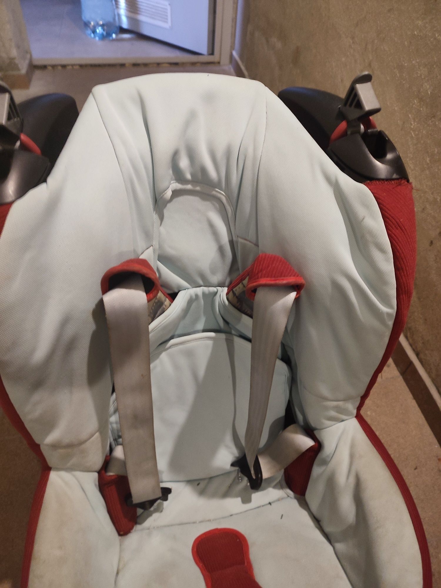 Столче за кола Maxi Cosi 9-18 кг + подарък чаршафи за детско легло