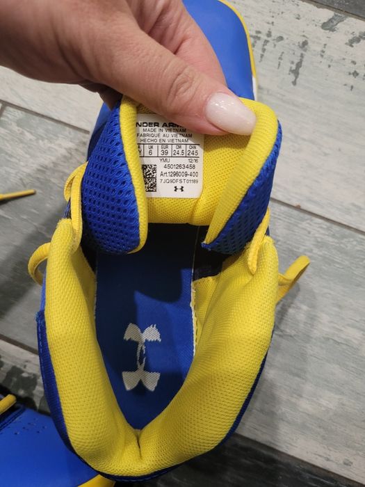 Adidasi originali under armour