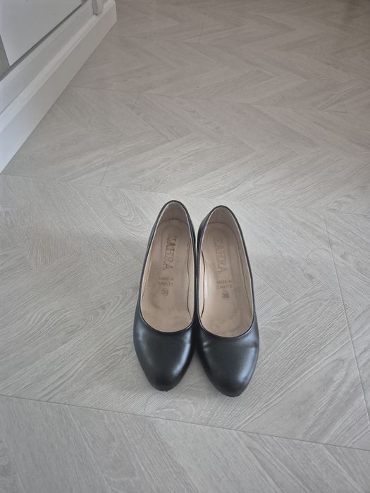 Продоется женские туфли