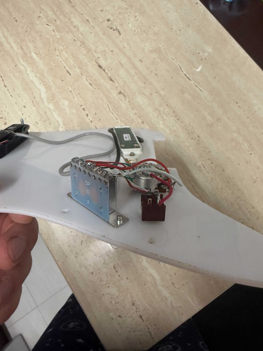 Pickguard Strat Seymour Duncan Hot Rail + Kramer Dual Rail