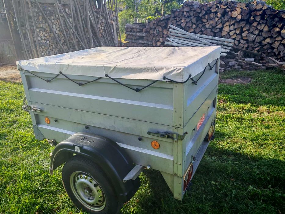 Vand remorca 650 kg in stare perfecta