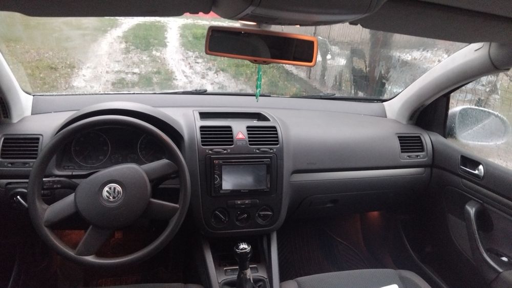 Se vinde GOLF 5 140 cai