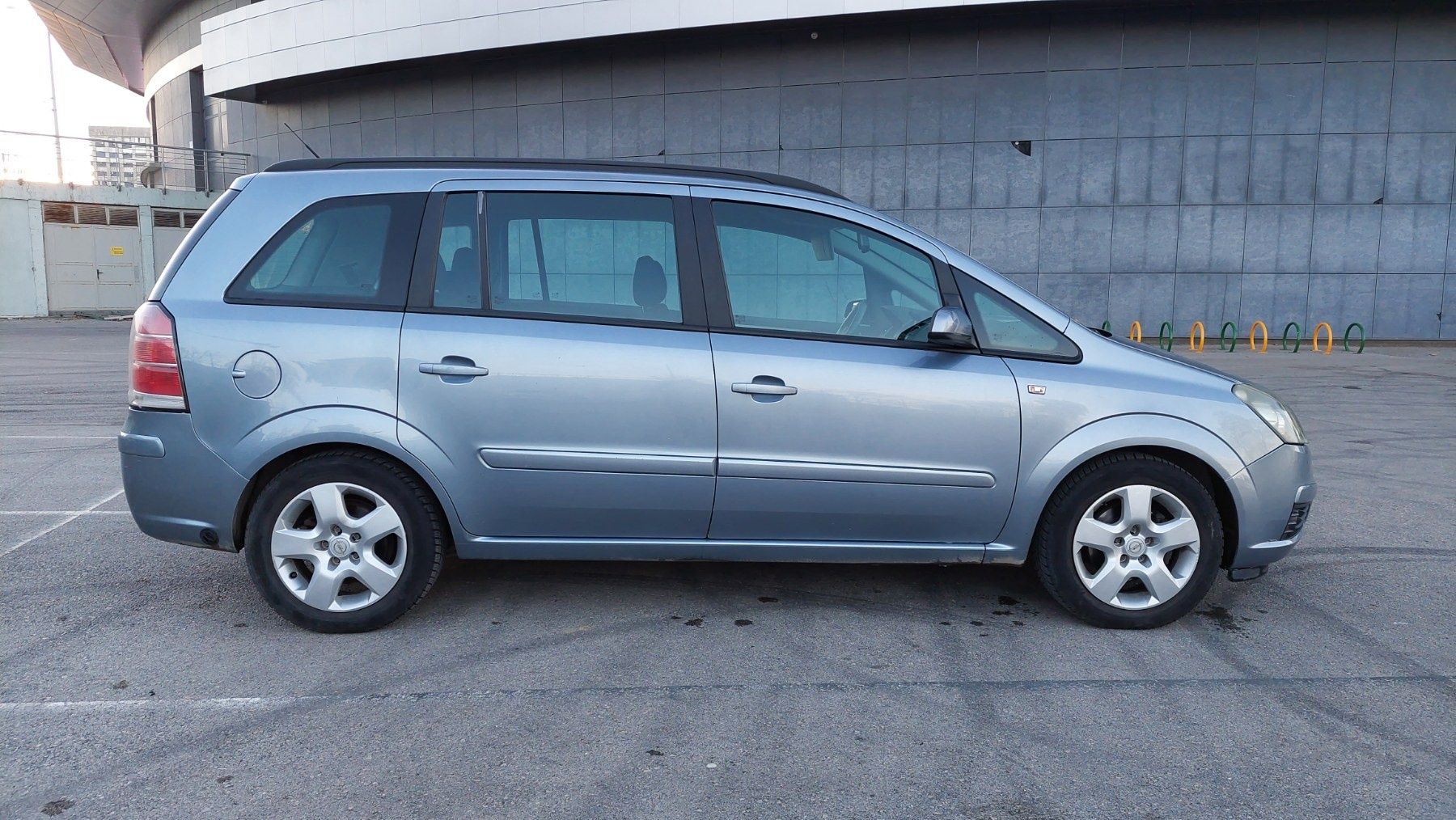 Продавам Opel Zafira B