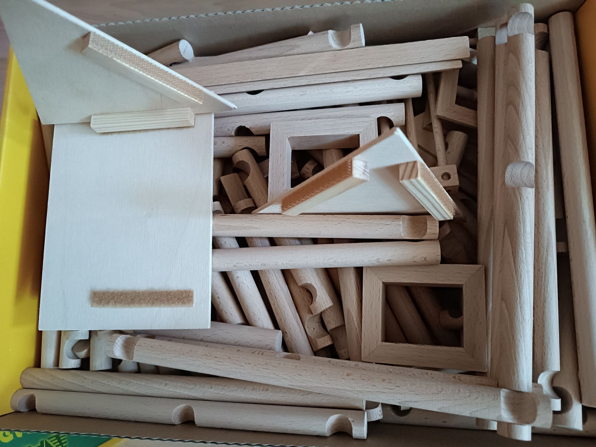 Set construcție căsuțe din lemn - pentru micii arhitecți