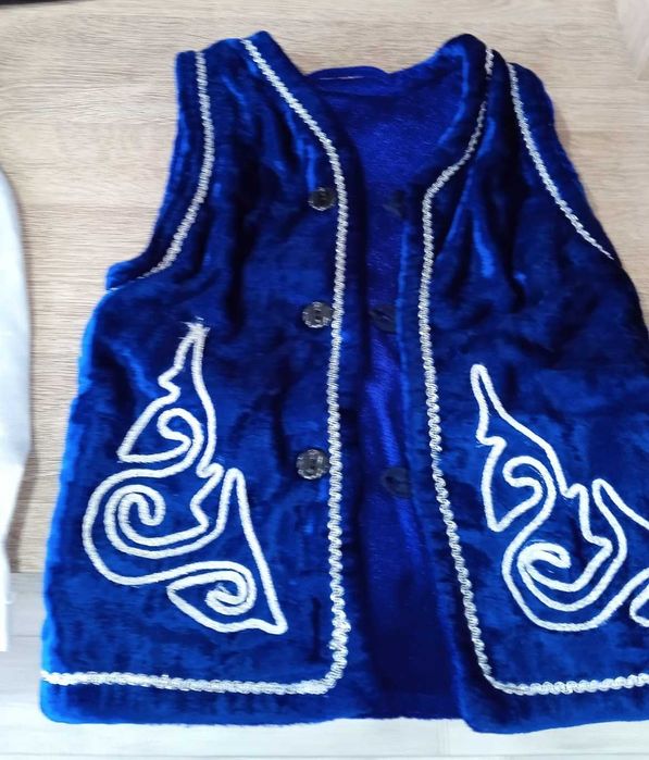 Жилет продам красивый