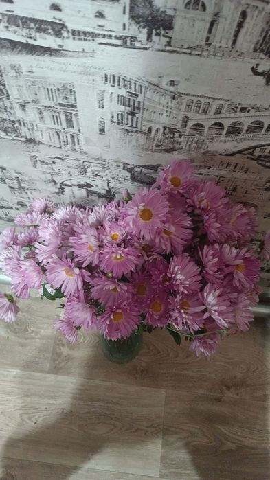 Букетики из розовых хризантем