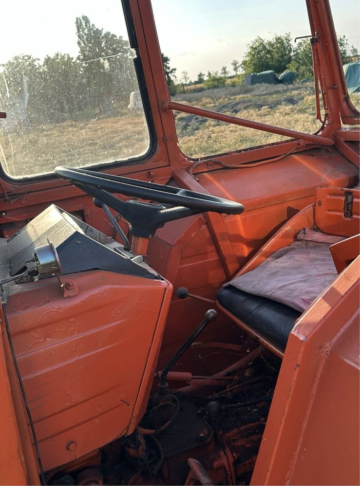 Vând Tractor u445