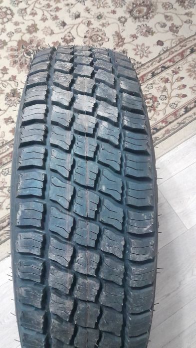 Продам комплект шин на Уаз