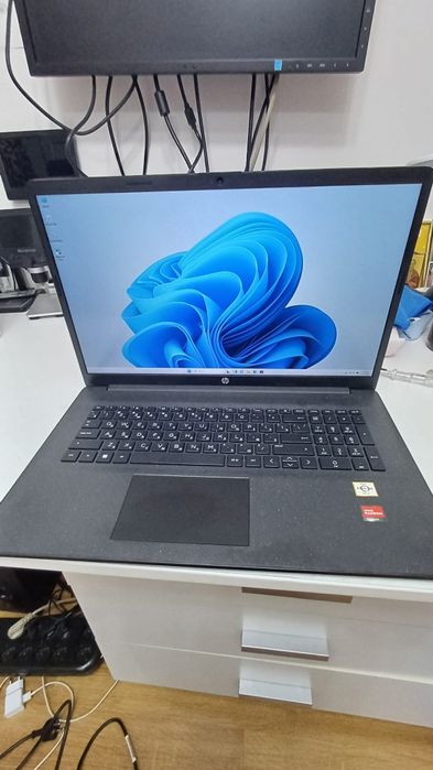 Laptop Nou la cutie HP 17,3 inch Ssd M2 512