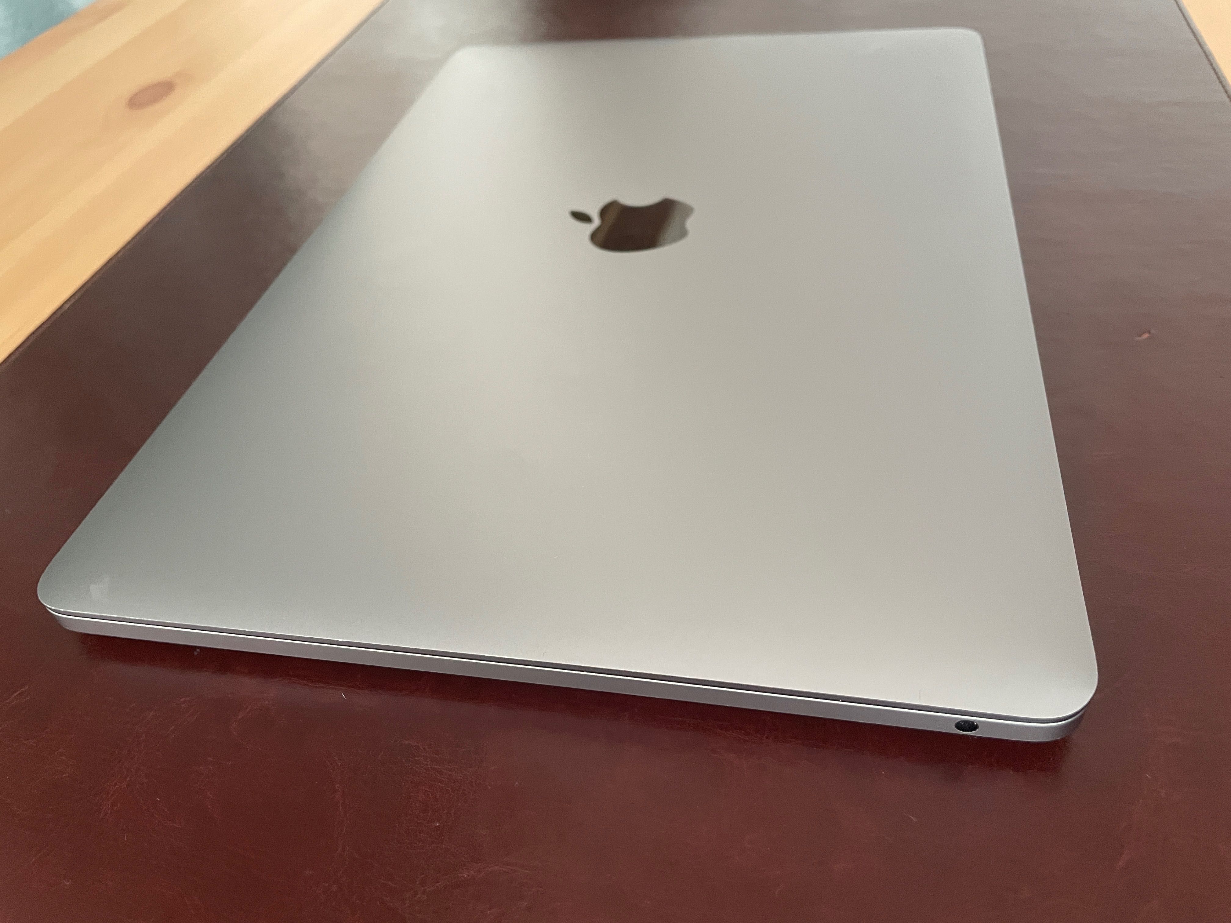 Apple MacBook Pro 13" Model 2020