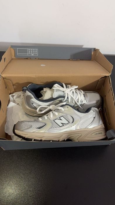 Adidasi new balance 530 noi in cutie,originali